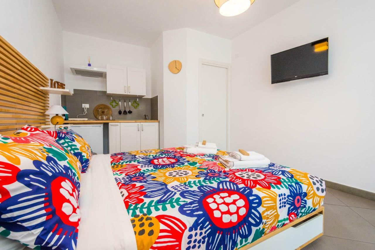 B&B Lo&G Lascari Bagian luar foto